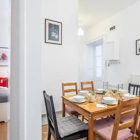 Excellent Location Magnificent Flat アパート