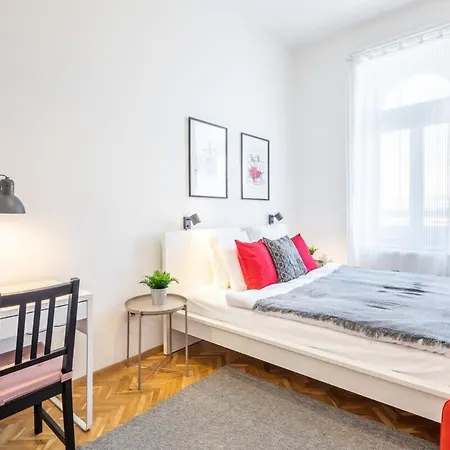 Excellent Location Magnificent Flat アパート