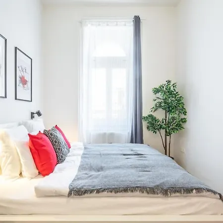 Excellent Location Magnificent Flat アパート