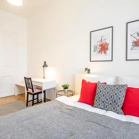 Excellent Location Magnificent Flat *