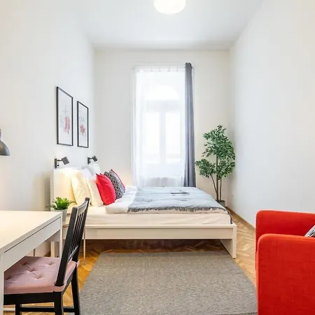 Excellent Location Magnificent Flat 아파트 *
